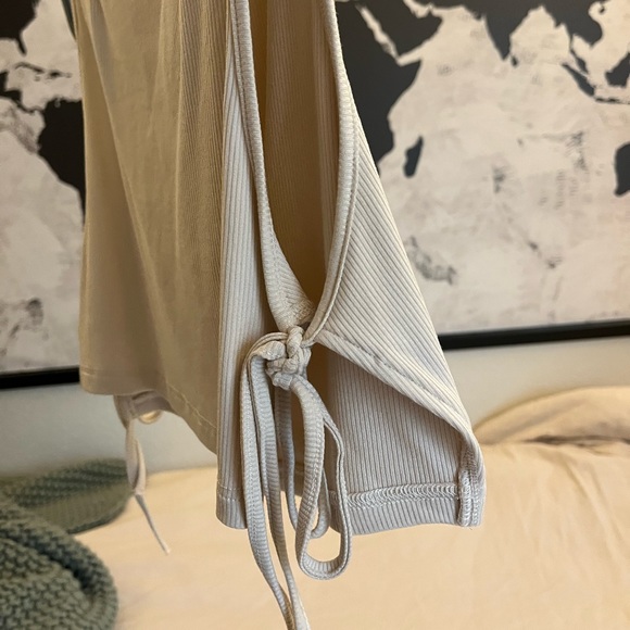 beige SHEIN cropped tank top with tie-able sides (size M) - Picture 2 of 2